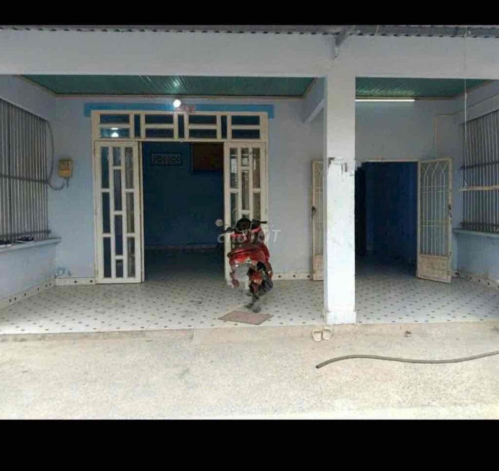 nhà cấp 4 dt rộng rãi thoáng mát