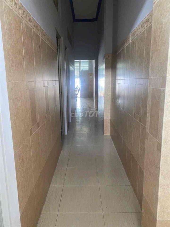 Nhà cấp 4 sach sẽ 2pn 1pk 1pb 1tolet