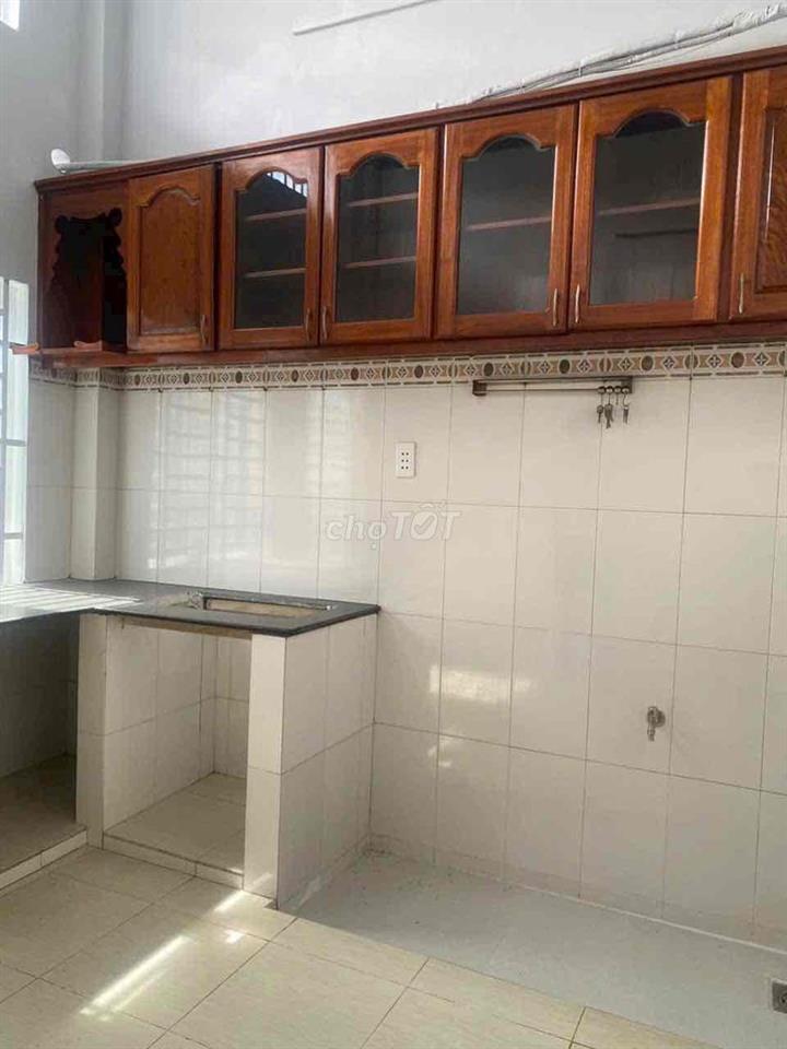 Nhà cấp 4 sach sẽ 2pn 1pk 1pb 1tolet