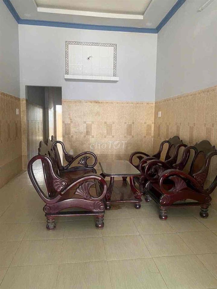 Nhà cấp 4 sach sẽ 2pn 1pk 1pb 1tolet