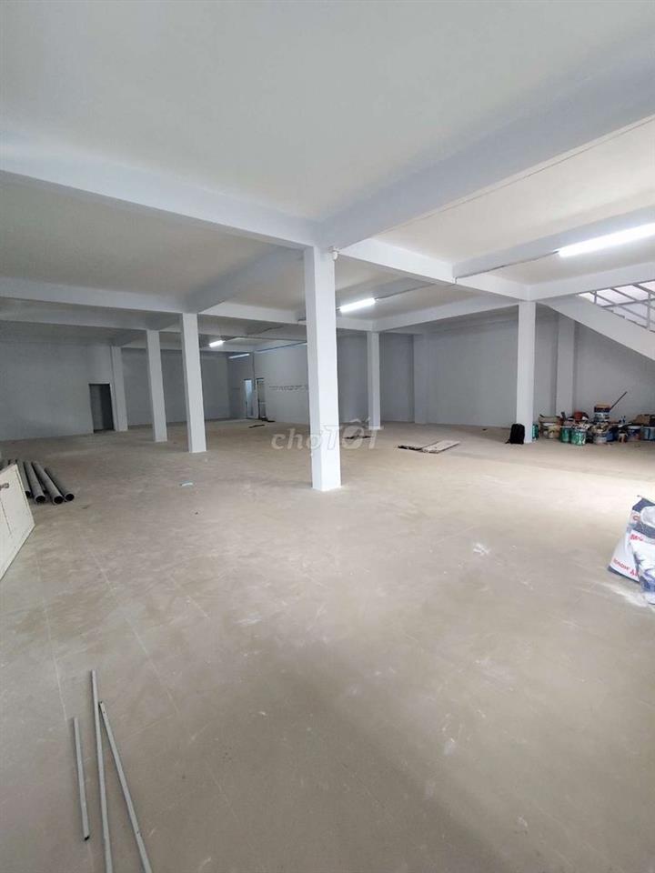 CHO THUÊ KHO 660M² 40TR/TH GÓC HẺM TÔ KÝ – HÓC MÔN 