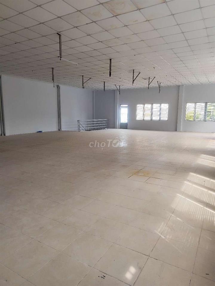 CHO THUÊ KHO 660M² 40TR/TH GÓC HẺM TÔ KÝ – HÓC MÔN 