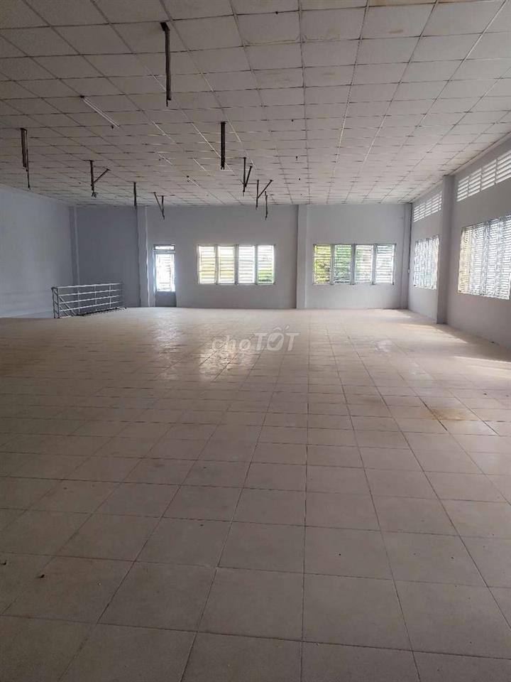 CHO THUÊ KHO 660M² 40TR/TH GÓC HẺM TÔ KÝ – HÓC MÔN 