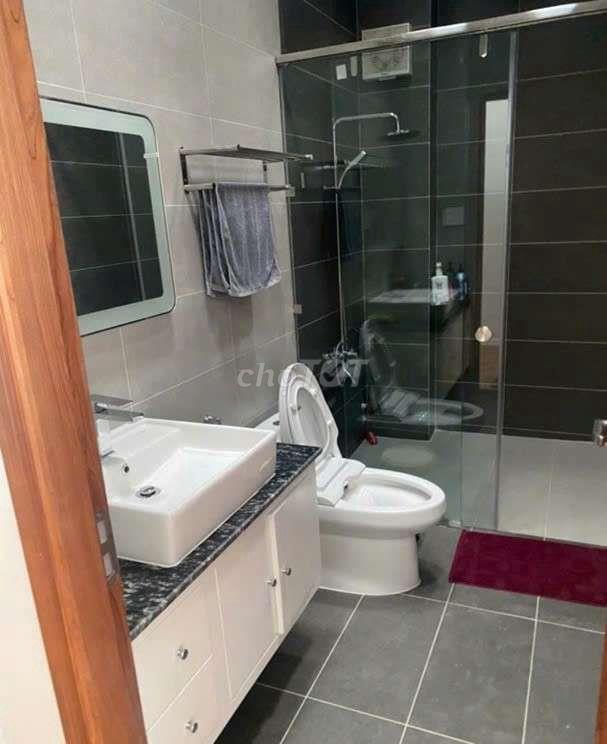 CHO THUÊ NHÀ MẶT TIỀN 12TR/TH SẴN NỘI THẤT – HUỲNH THỊ HAI, Q12