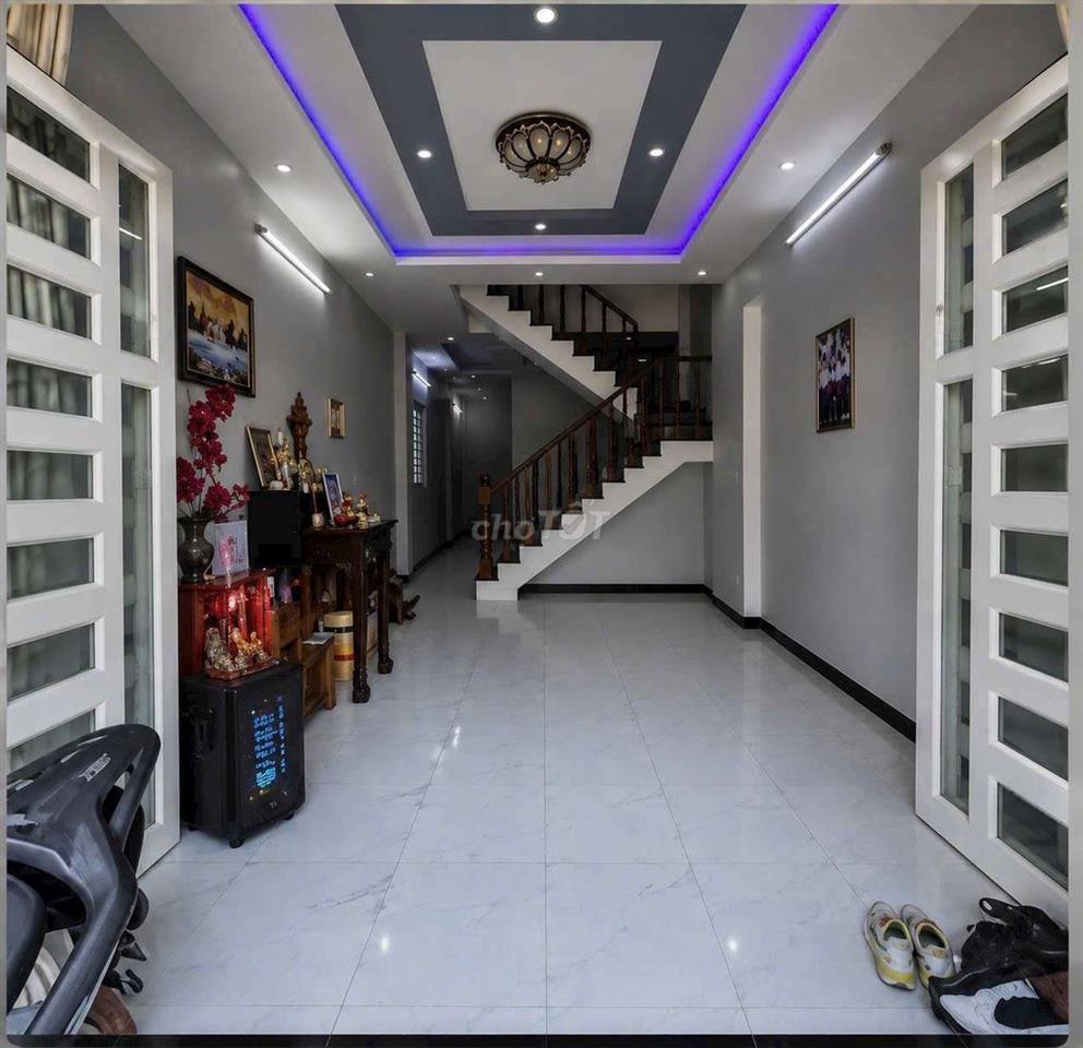 cho thuê nhà nguyên căn 1 trệt 3 lầu