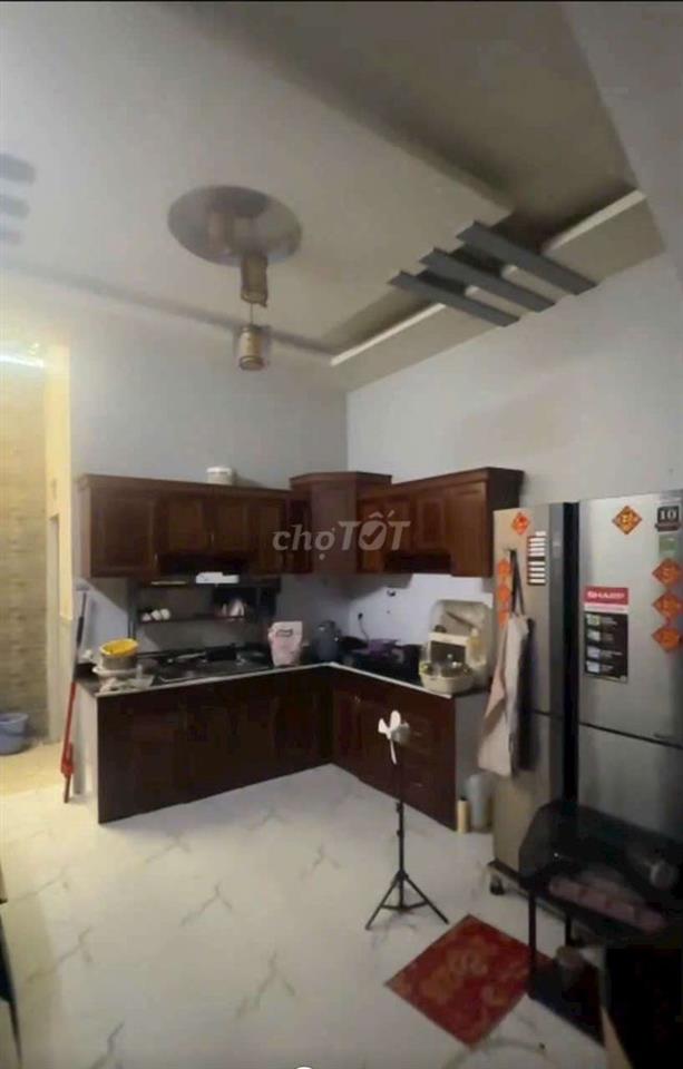 cho thuê nhà nguyên căn 1 trệt 3 lầu