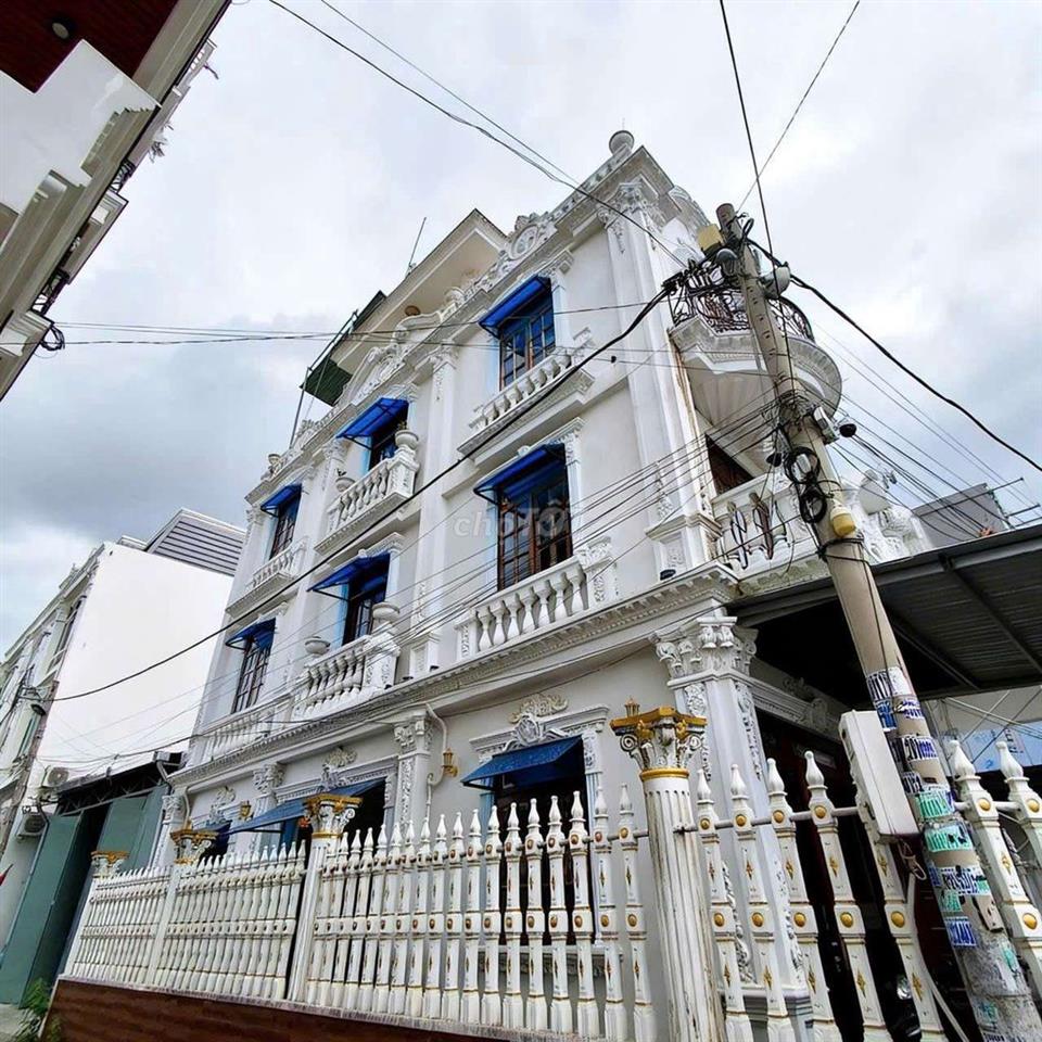cho thuê căn góc 1 trệt 3 lầu 