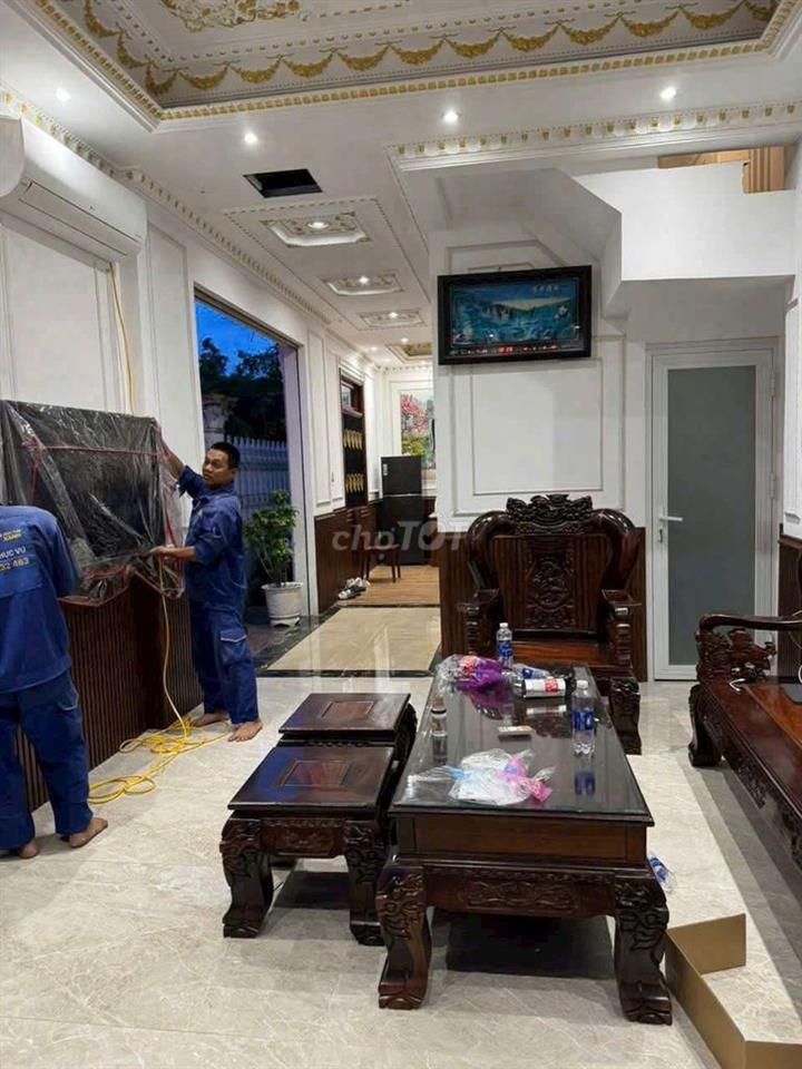 cho thuê căn góc 1 trệt 3 lầu 