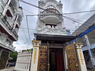 cho thuê căn góc 1 trệt 3 lầu 
