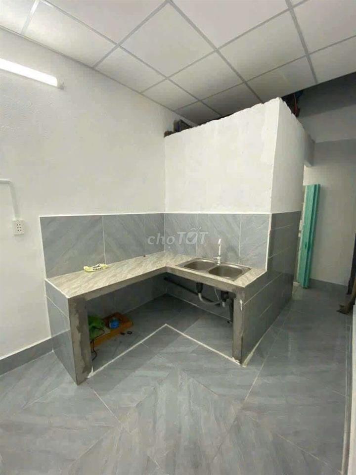 cho thuê nhà trống suốt gác lửng