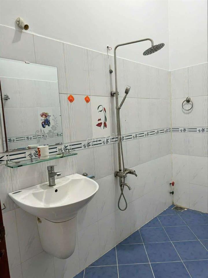 NHÀ 4 5X18M 2 LẦU 4PN SẠCH ĐẸP GIÁ TỐT