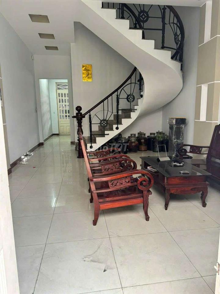 NHÀ 4 5X18M 2 LẦU 4PN SẠCH ĐẸP GIÁ TỐT
