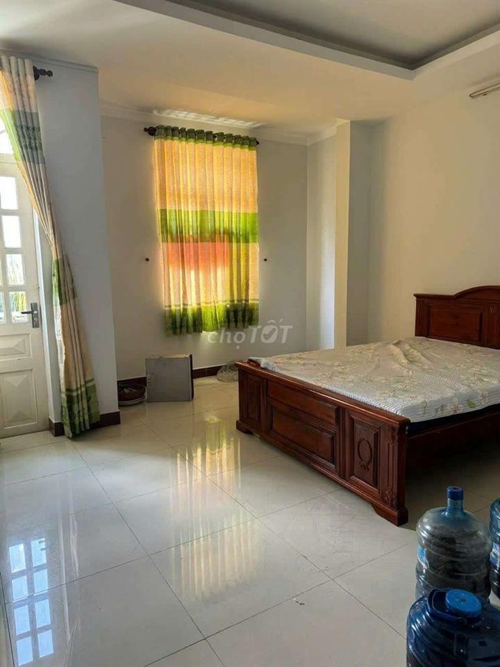 NHÀ 4 5X18M 2 LẦU 4PN SẠCH ĐẸP GIÁ TỐT