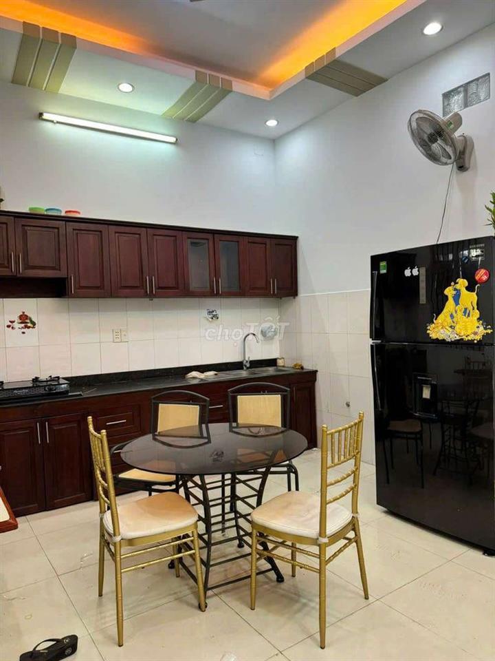 NHÀ 4 5X18M 2 LẦU 4PN SẠCH ĐẸP GIÁ TỐT