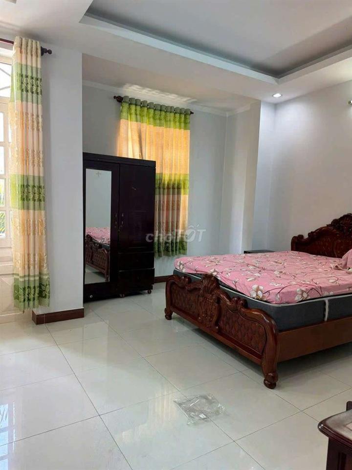 NHÀ 4 5X18M 2 LẦU 4PN SẠCH ĐẸP GIÁ TỐT