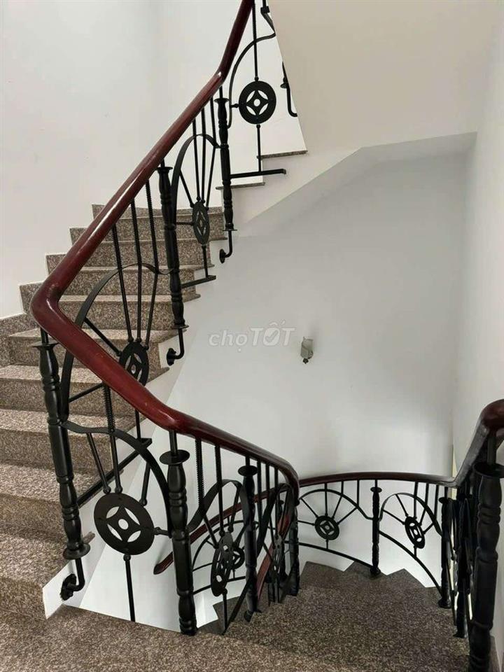 NHÀ 4 5X18M 2 LẦU 4PN SẠCH ĐẸP GIÁ TỐT