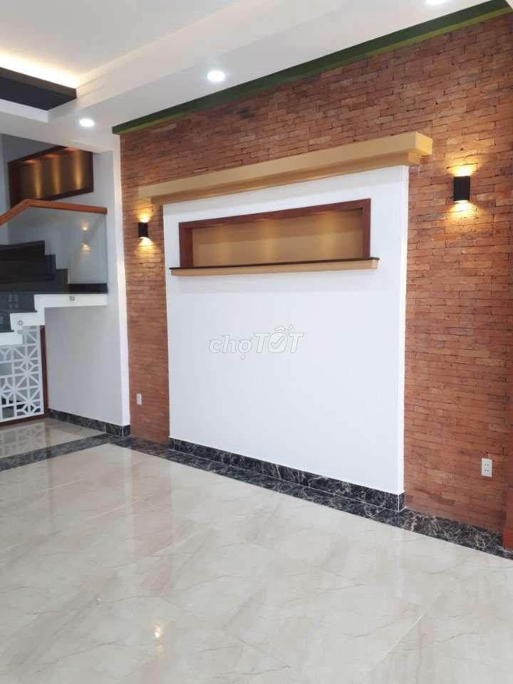 NHÀ 5X24M 3 LẦU KHU DÂN CƯ ĐỒNG PHƯỢNG SÁT BỜ KÊNH