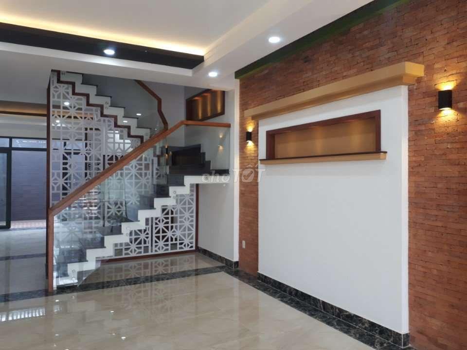 NHÀ 5X24M 3 LẦU KHU DÂN CƯ ĐỒNG PHƯỢNG SÁT BỜ KÊNH