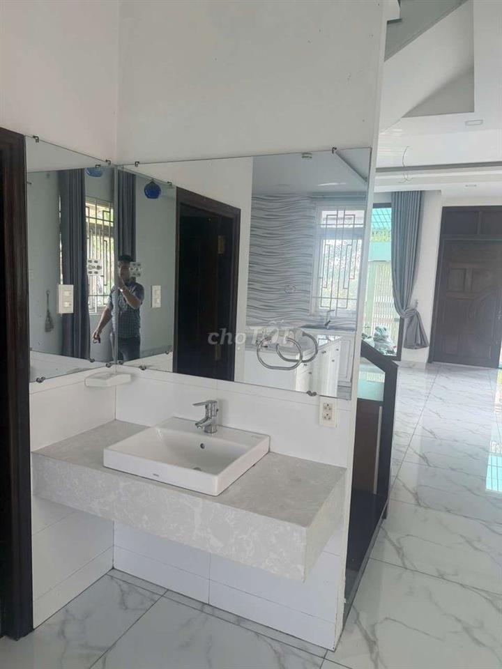 NHÀ 6.5X20M1 TRỆT 3 LẦU NGAY CẦU THAM LƯƠNG 
