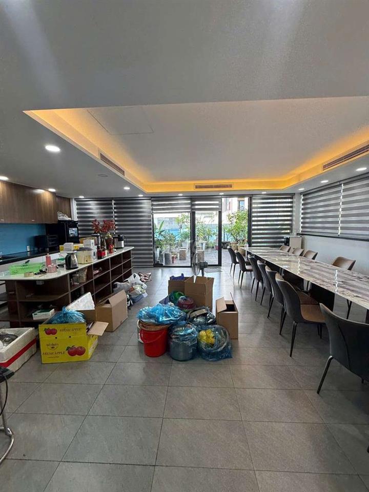 NHÀ LÔ GÓC 2MT 9X20M 1 TRỆT 3 LẦU GIÁ TỐT