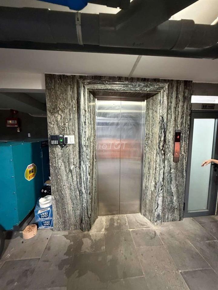 NHÀ LÔ GÓC 2MT 9X20M 1 TRỆT 3 LẦU GIÁ TỐT