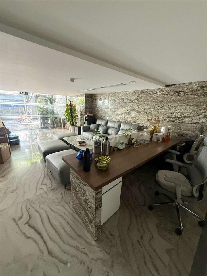 NHÀ LÔ GÓC 2MT 9X20M 1 TRỆT 3 LẦU GIÁ TỐT