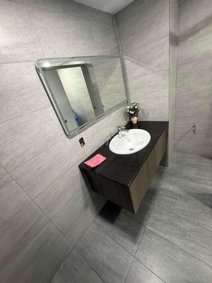 NHÀ LÔ GÓC 2MT 9X20M 1 TRỆT 3 LẦU GIÁ TỐT