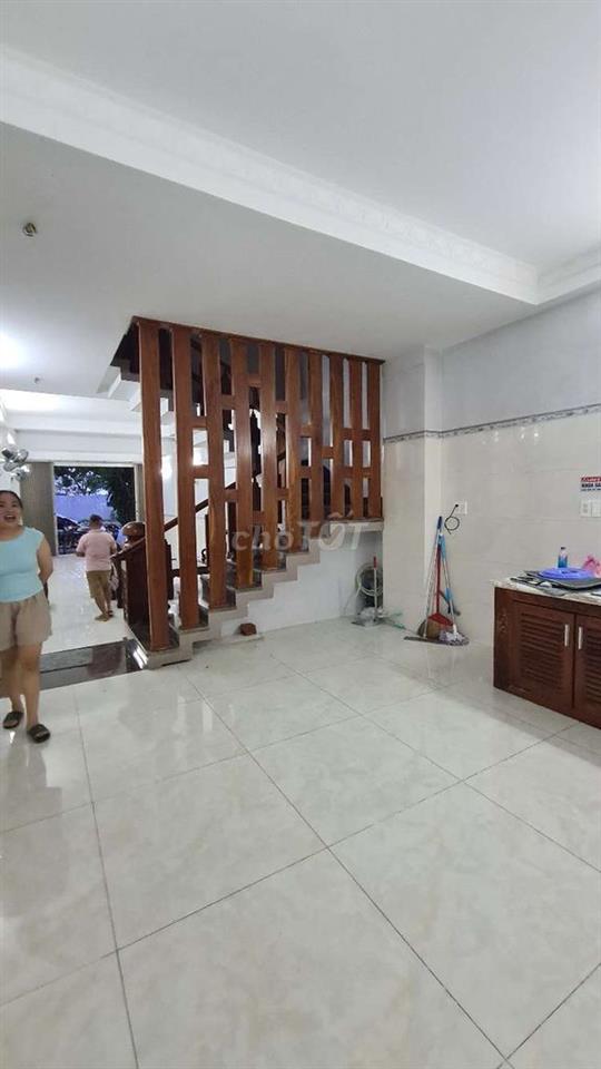 NHÀ 5X20M 1 TRỆT 3 LẦU THÍCH HỢP VP CÔNG TY