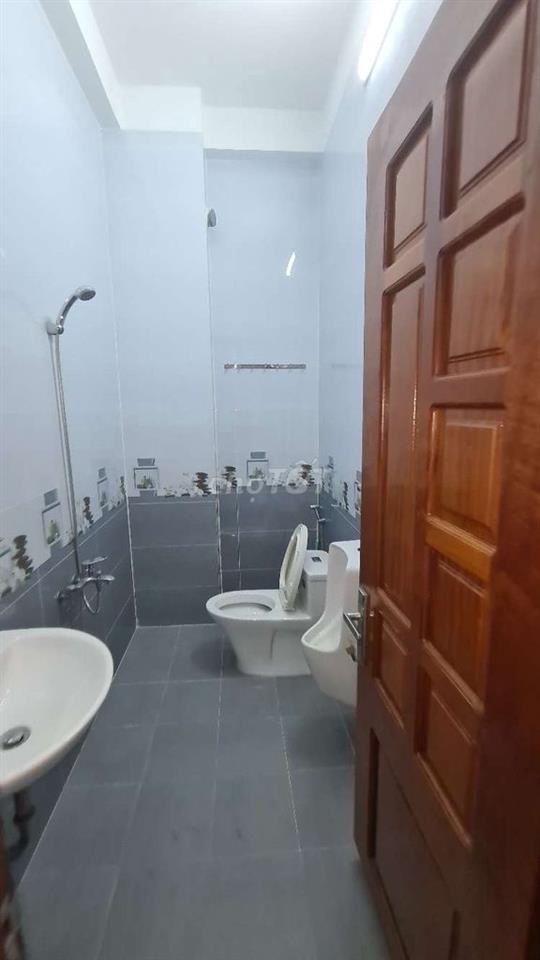 NHÀ 5X20M 1 TRỆT 3 LẦU THÍCH HỢP VP CÔNG TY