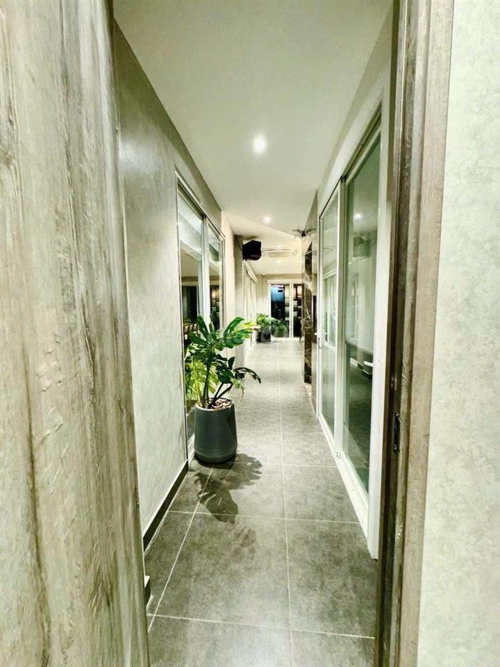 NHÀ 5X20M 3 LẦU 4PN CÓ THANG MÁY SẴN NỘI THẤT GIÁ TÔAT