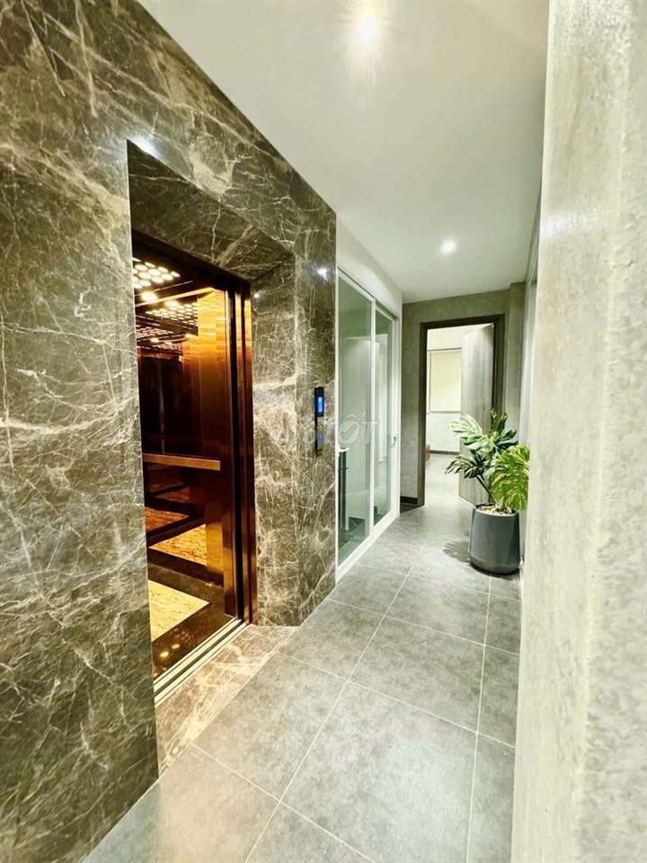 NHÀ 5X20M 3 LẦU 4PN CÓ THANG MÁY SẴN NỘI THẤT GIÁ TÔAT
