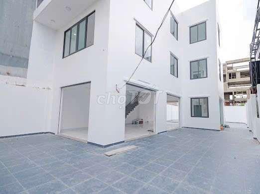NHÀ DT LỚN MỚI XÂY THÍCH HỢP KINH DOANH