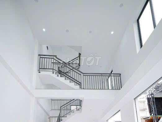 NHÀ DT LỚN MỚI XÂY THÍCH HỢP KINH DOANH
