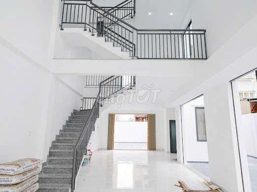 NHÀ DT LỚN MỚI XÂY THÍCH HỢP KINH DOANH