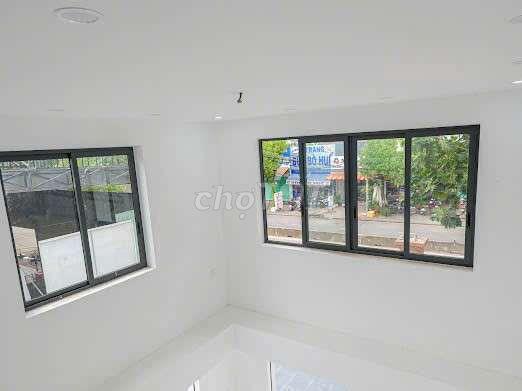 NHÀ DT LỚN MỚI XÂY THÍCH HỢP KINH DOANH