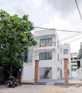 NHÀ DT LỚN MỚI XÂY THÍCH HỢP KINH DOANH