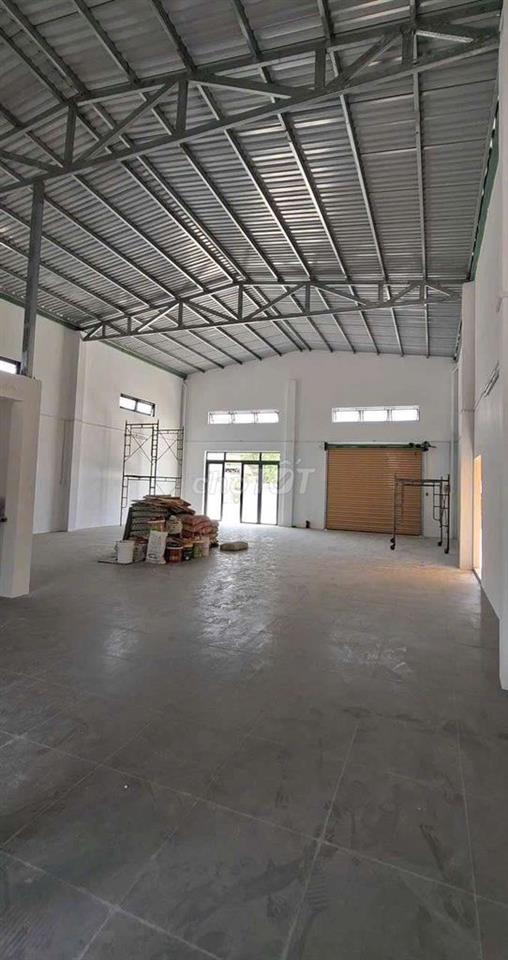 NHÀ KHO 8X25M CÓ GÁC ĐƯỜNG 10x30M CONT ĐẬU CỬA GẦN CẦU THAN LƯƠN
