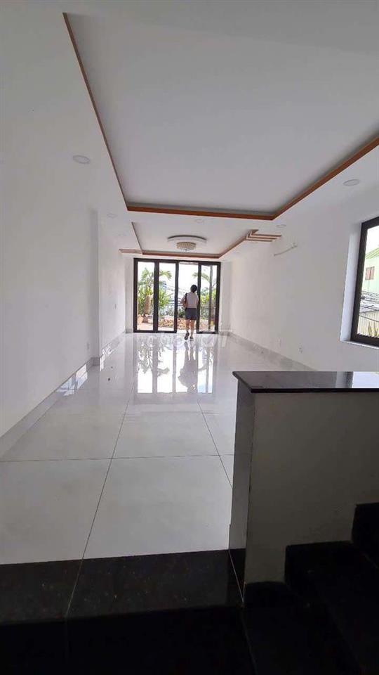 NHÀ GÓC 2MT 5X25M 1 TRỆT 3 LẦU GIÁ TỐT