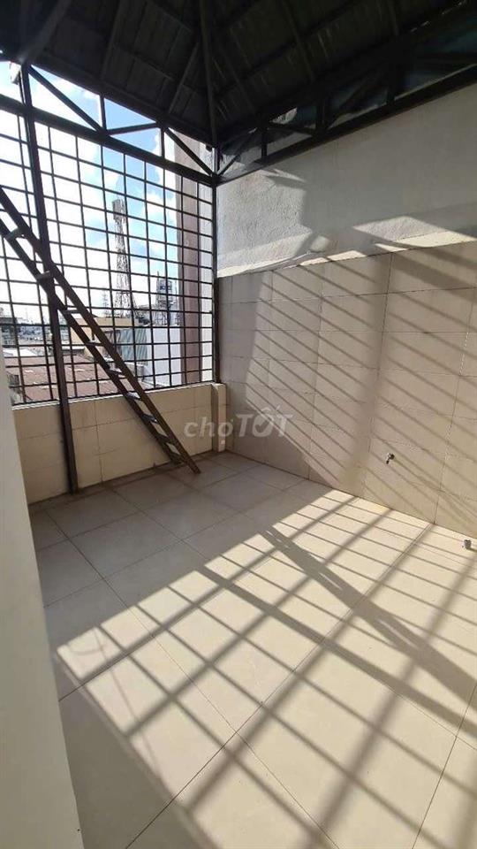 NHÀ GÓC 2MT 5X25M 1 TRỆT 3 LẦU GIÁ TỐT