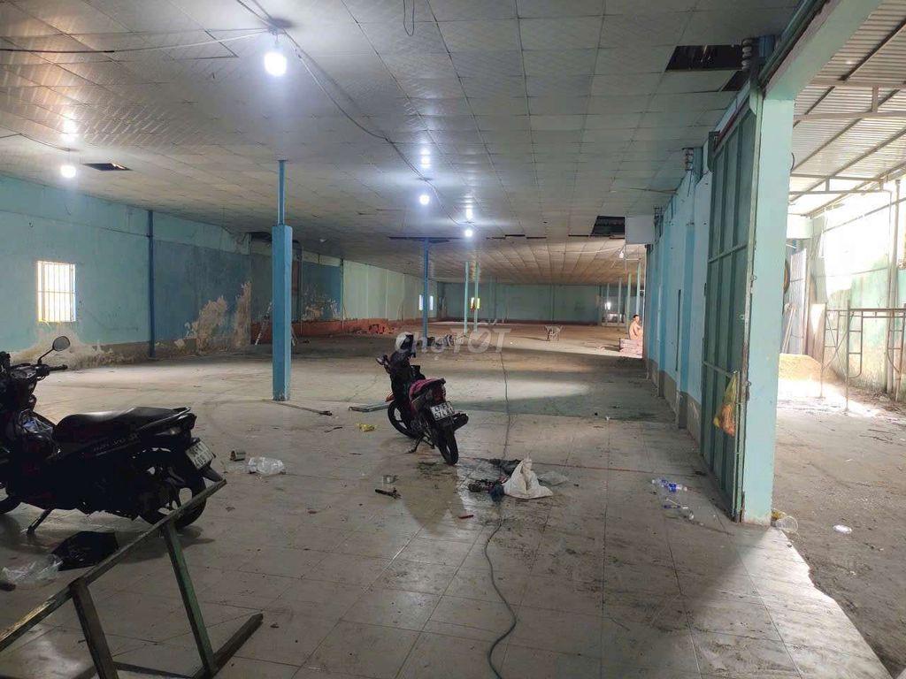 XƯỞNG GẦN CVPM QUANG TRUNG 1350M2 CONT ĐÊM GIÁ TỐT
