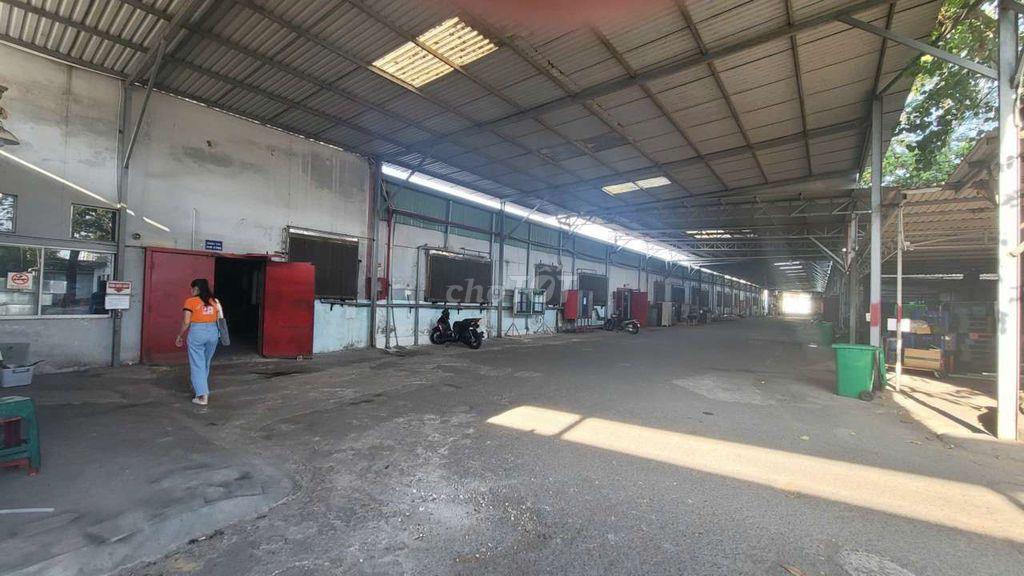 XƯỞNG 2000M2 GẦN NGÃ 4 AN SƯƠNG ĐƯỜNG 8T GIÁ TỐT