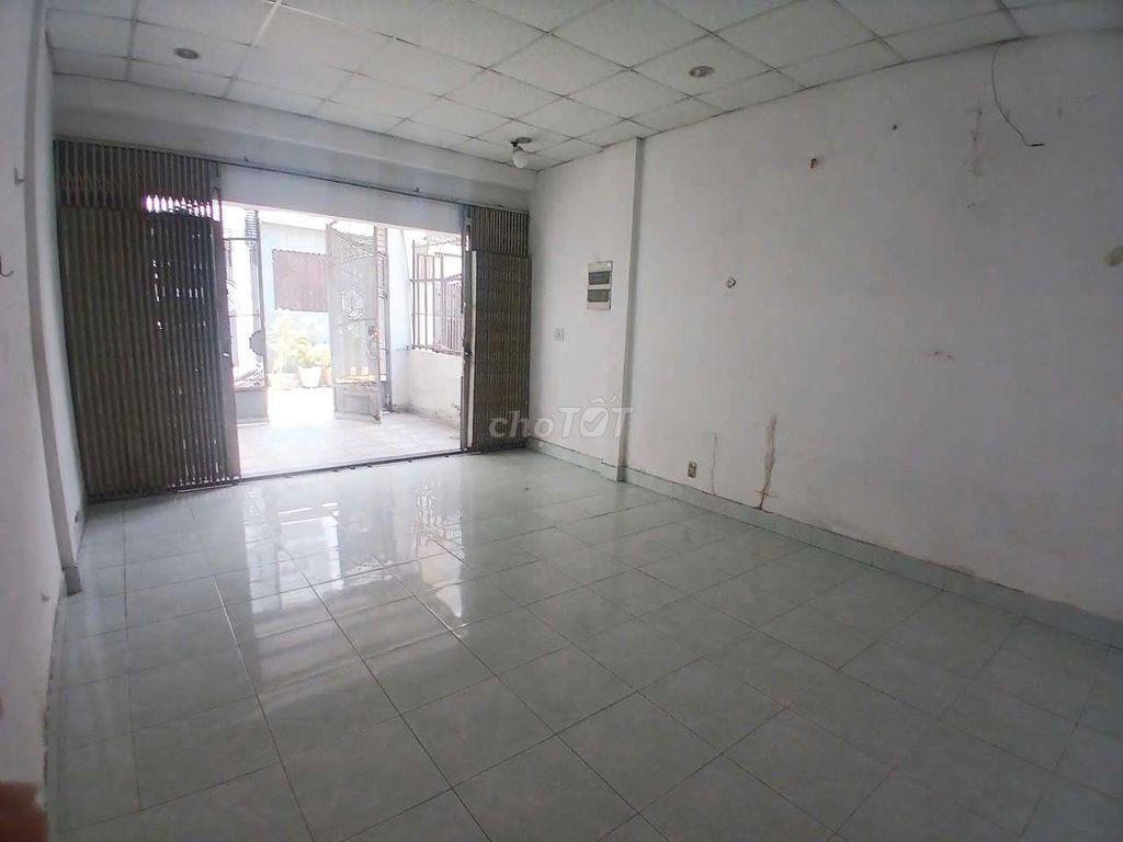 NHÀ 4X20M 2PN ĐANG SƠN SỮA LẠI MỚI