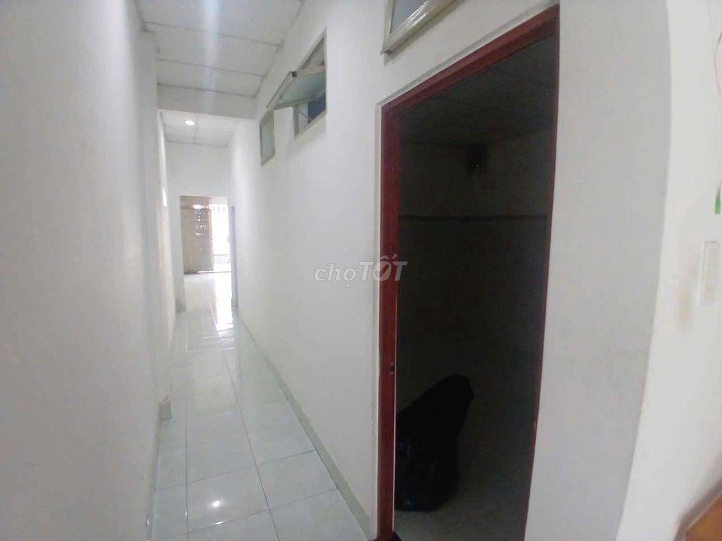 NHÀ 4X20M 2PN ĐANG SƠN SỮA LẠI MỚI