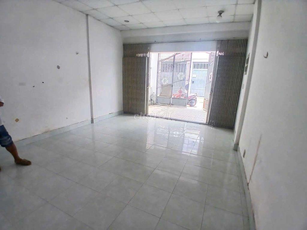 NHÀ 4X20M 2PN ĐANG SƠN SỮA LẠI MỚI