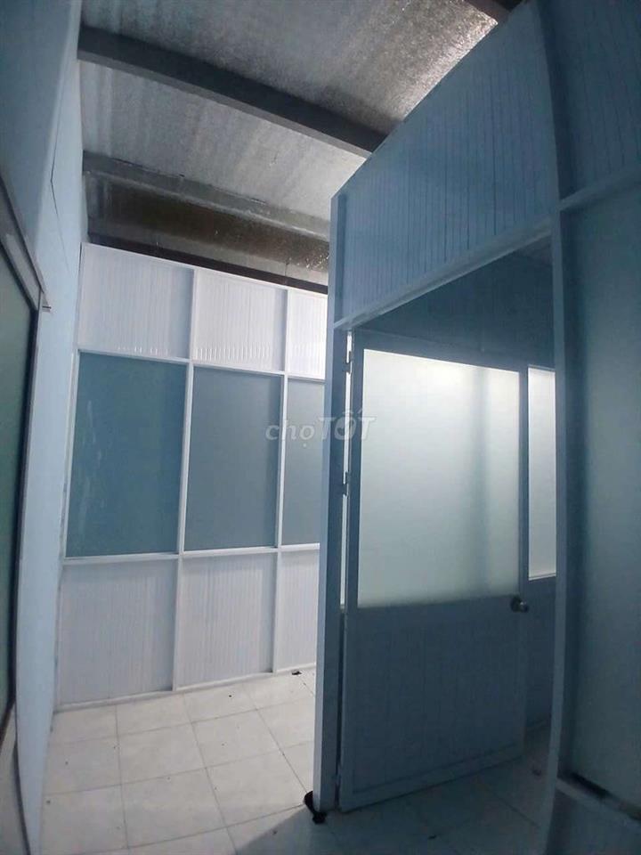 XƯỞNG 650M2 CAO RÁO CÓ LAPHONG ĐUOEFNG 10T GIÁ TỐT