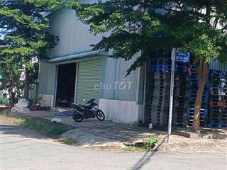 XƯỞNG 10X22M XƯỞNG CÁO RÁO ĐUOEFNG BAO RỘNG RÃI