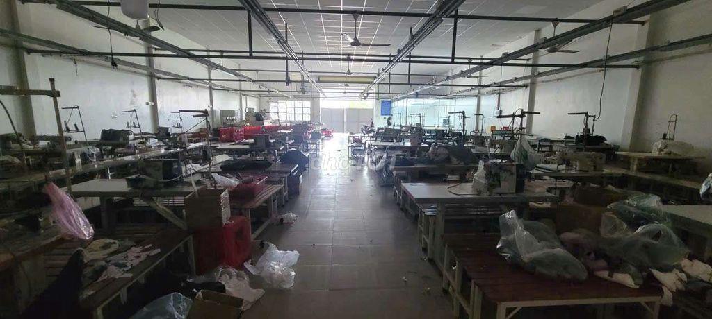 XƯỞNG 13X31M VUÔNG VỨC CONT ĐI ĐÊM ĐẬU CỬA GIÁ TỐT