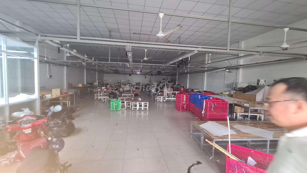 XƯỞNG 13X31M VUÔNG VỨC CONT ĐI ĐÊM ĐẬU CỬA GIÁ TỐT