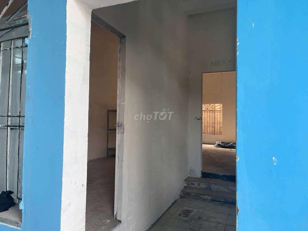 CHÍNH CHỦ CHO THUÊ NHÀ XƯỞNG 1350M2 ĐƯỜNG CON GIÁ TỐT