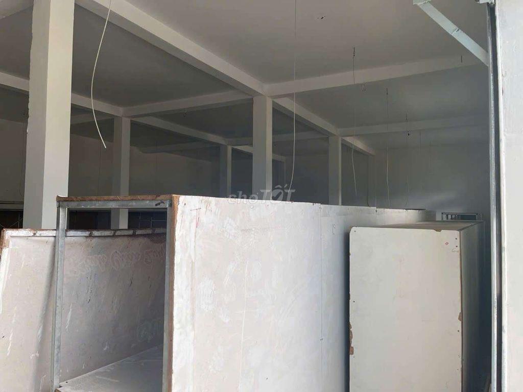 CHÍNH CHỦ CHO THUÊ NHÀ XƯỞNG 1350M2 ĐƯỜNG CON GIÁ TỐT